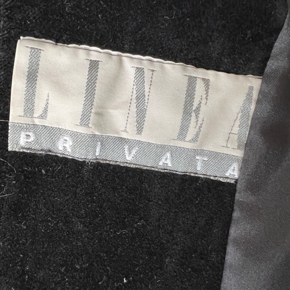 Velvet COAT Vintage Goth Black Knee Length Size 14 Fabric Collar & Cuffs Pockets - Picture 8 of 8